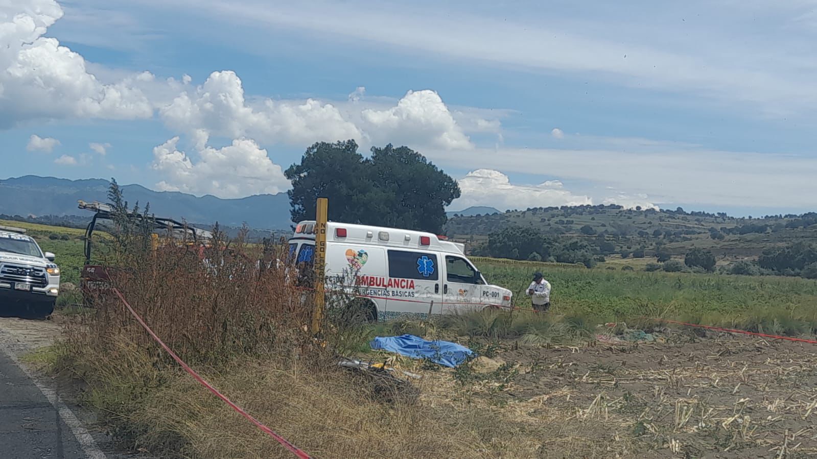 Atienden reporte de aparente derrape de motocicleta; una persona pierde la vida
